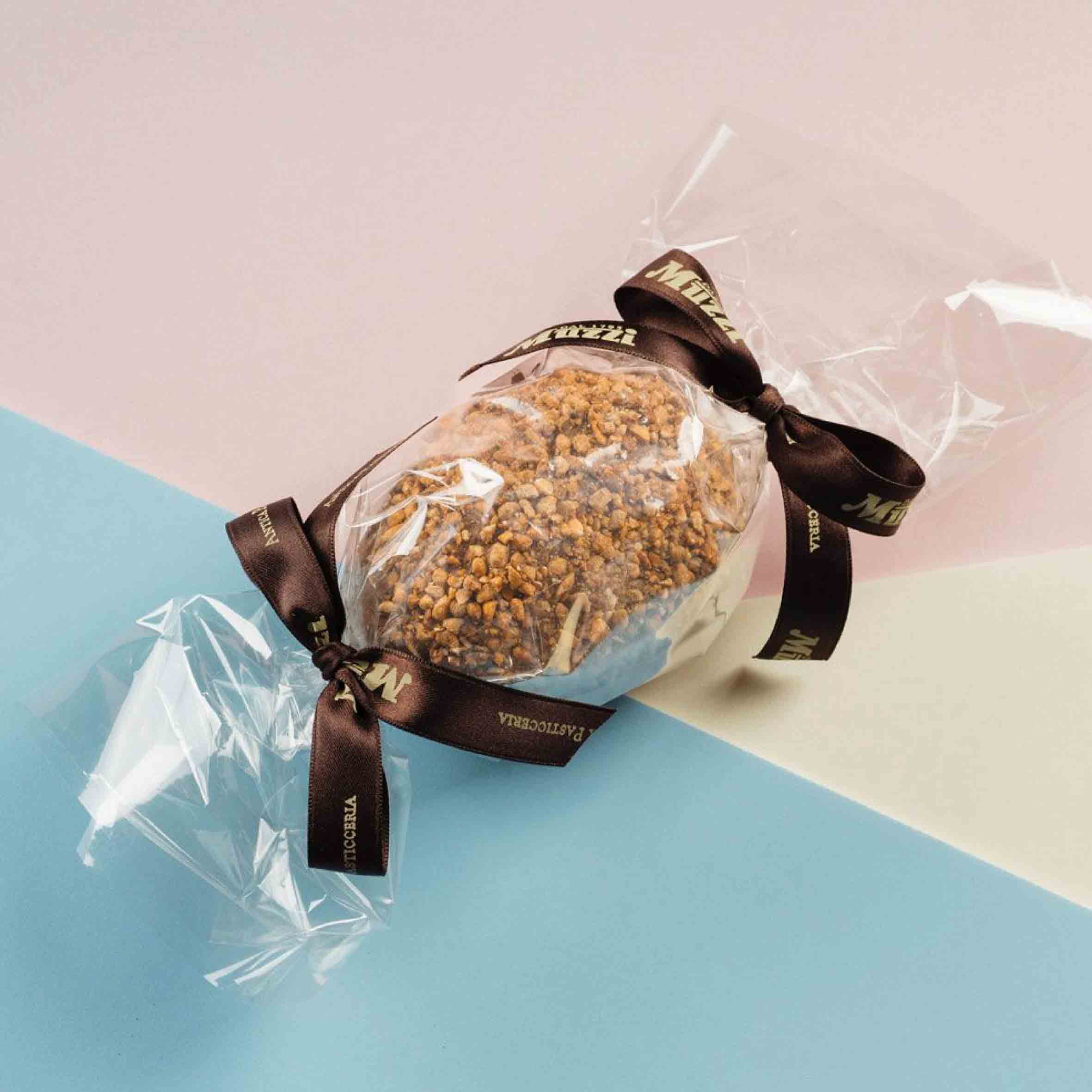 UOVO DI CIOCCOLATO AL LATTE E GRANELLA DI NOCCIOLA